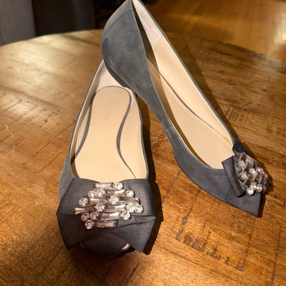Elegant Black Women's Flats with Crystal Embellishment